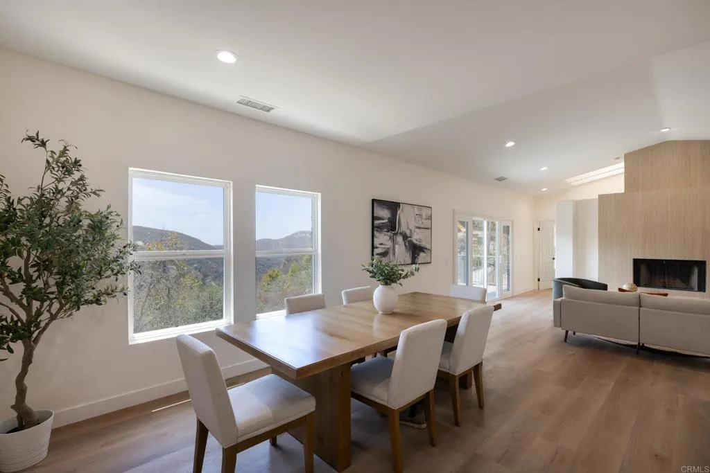 https://cdn.realtyfeed.com/cdn/127/307063748/091b5c497c603d2fa7ef90ddc47c2401.webp