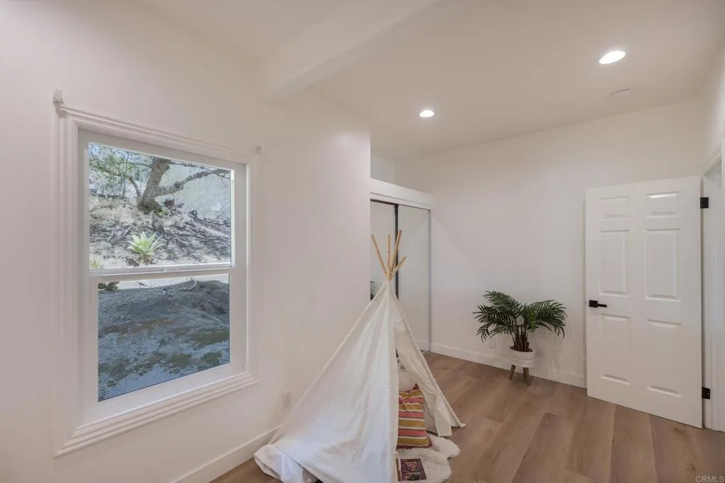 https://cdn.realtyfeed.com/cdn/127/307063748/36b2e7a44fa514a8bd2b87d983232c39.webp