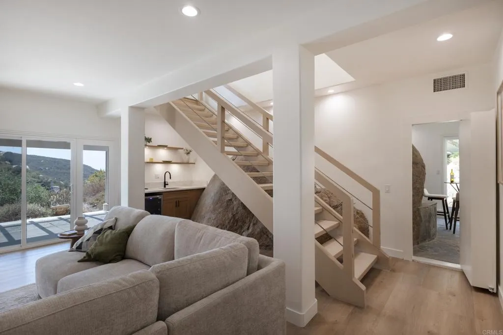 https://cdn.realtyfeed.com/cdn/127/307063748/962f24c5c0c44d3ff7652cf5af30d870.webp