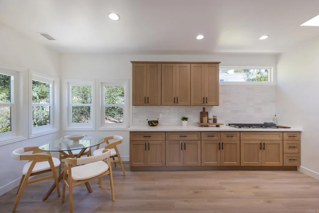 https://cdn.realtyfeed.com/cdn/127/307063748/cf0d135e40485a46890237598317f8d8.webp