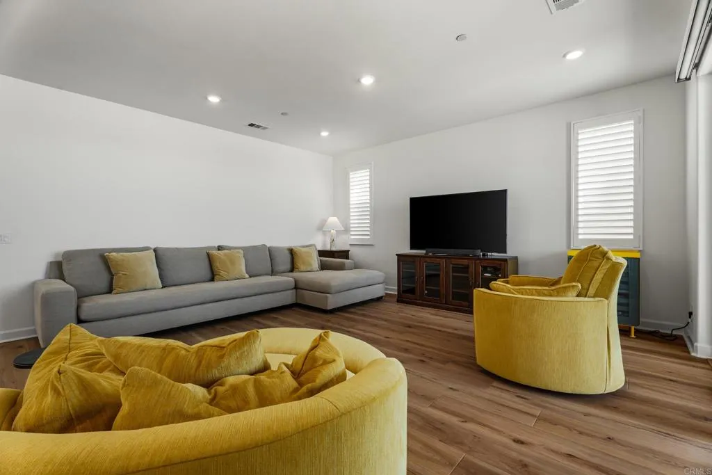 https://cdn.realtyfeed.com/cdn/127/307063776/55aaf3c721f329c2487aa66050a8c36b.webp