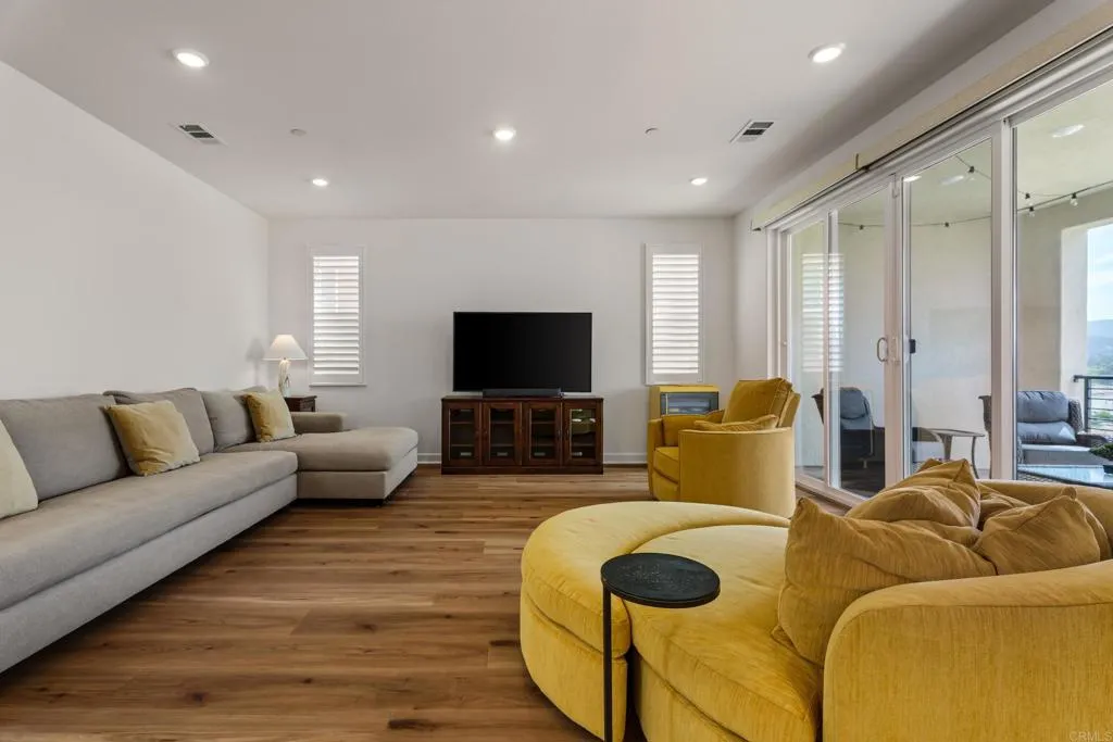 https://cdn.realtyfeed.com/cdn/127/307063776/9d88e50adb3c6928ab0651e3419c3bd8.webp