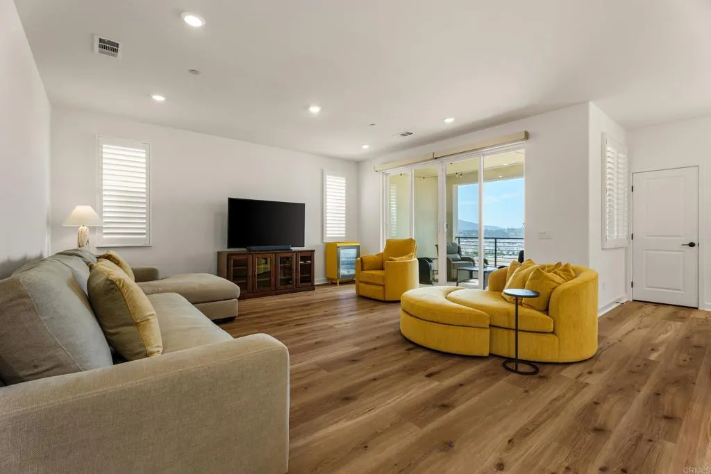 https://cdn.realtyfeed.com/cdn/127/307063776/b126572a42cd2f89c041f02eea6faa39.webp