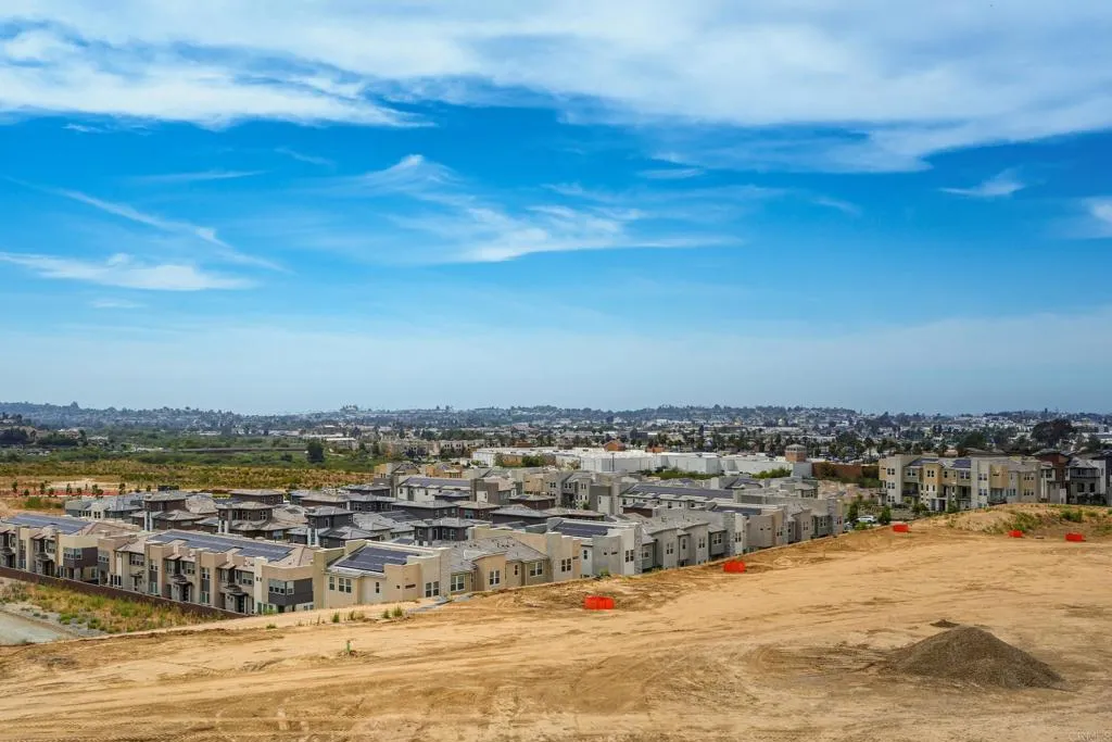 https://cdn.realtyfeed.com/cdn/127/307063776/bf75e547353b75ffb922526a35c427c7.webp