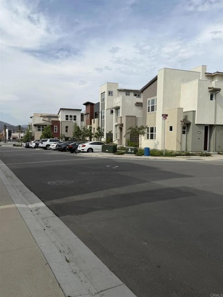 https://cdn.realtyfeed.com/cdn/127/307063776/fbaad1d595364516488c0c7e7e51dd1d.webp