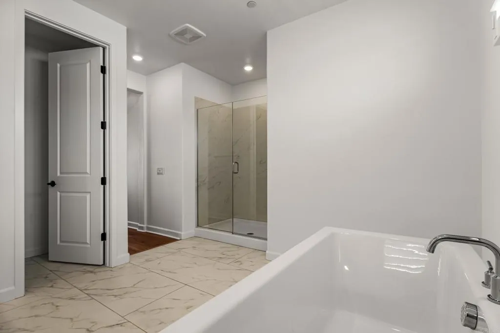 https://cdn.realtyfeed.com/cdn/127/307063776/fec942c15db30a5b200039d942f2f127.webp