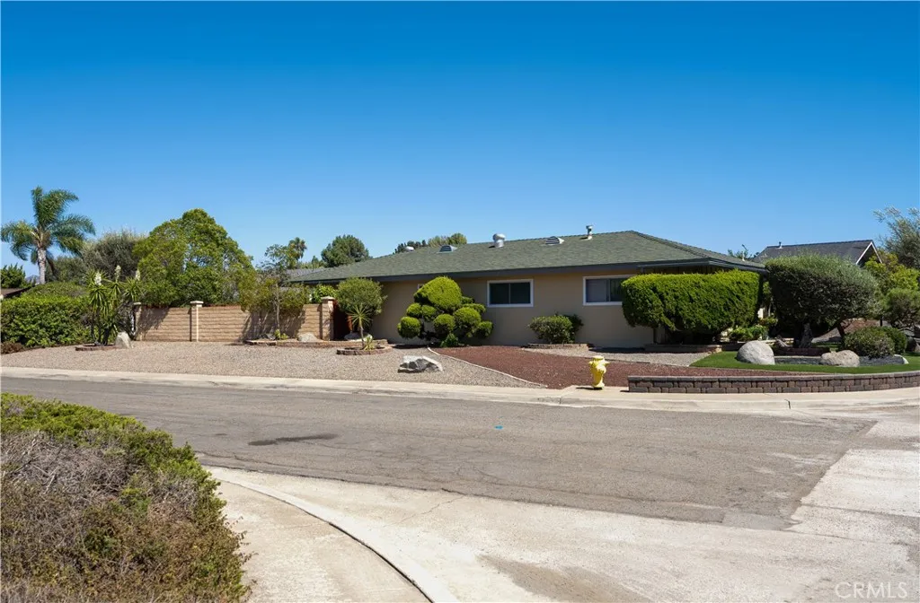 https://cdn.realtyfeed.com/cdn/127/307063804/43a4a07c7ab4a48eba19725313038e38.webp