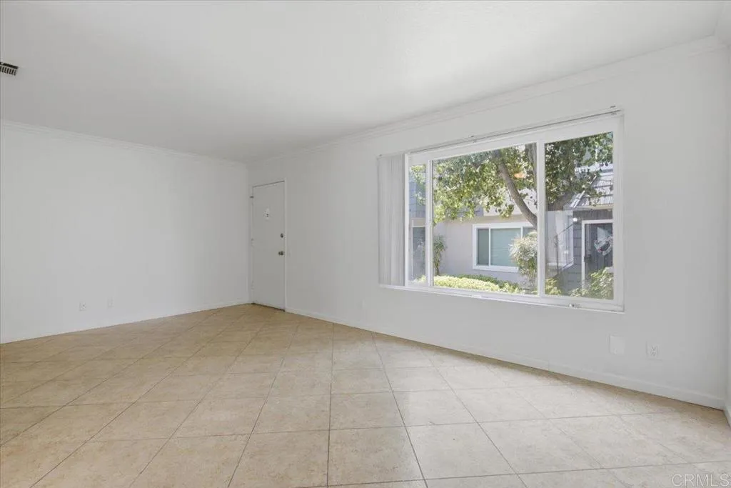 9457 Carlton Oaks Drive Unit B, Santee, CA 92071 - Photo 3 of 30, Santee, CA