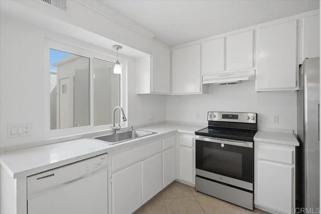 https://cdn.realtyfeed.com/cdn/127/307063805/fdb179c3a9a316fdf09aef928cd44c9f.webp