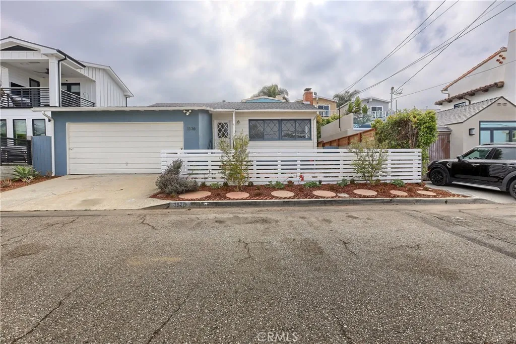 1836 Hillcrest