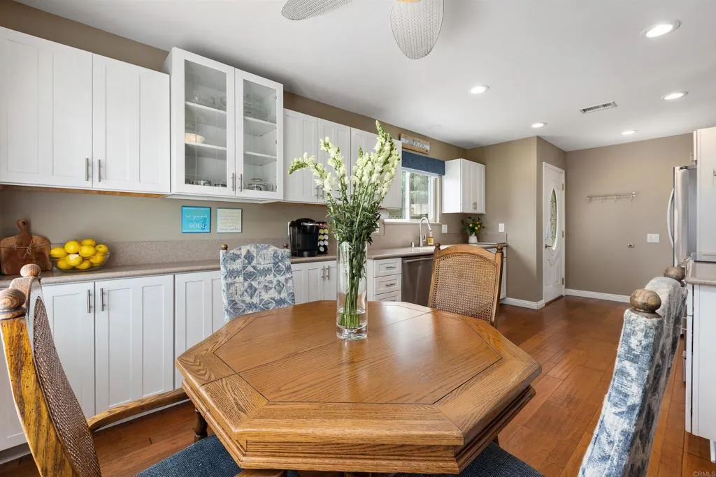 https://cdn.realtyfeed.com/cdn/127/307063877/4f99944ee42501d05c2790707b388cf9.webp