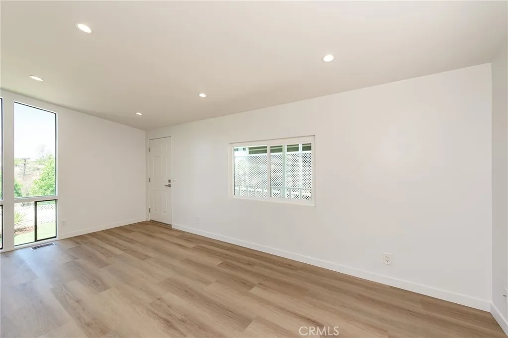 https://cdn.realtyfeed.com/cdn/127/307063882/32e82ad5285232668924f359f2762a9f.webp