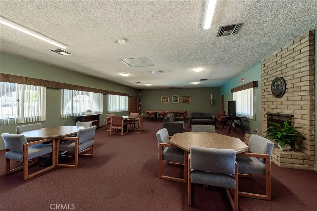 https://cdn.realtyfeed.com/cdn/127/307063882/6df0bc52aa580396affc5440f84887f8.webp