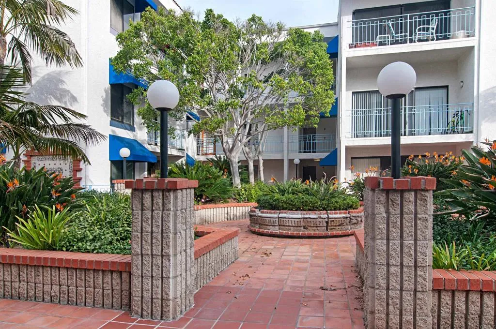 https://cdn.realtyfeed.com/cdn/127/307063987/f2525fae8dba2a89b3587f2b11e3c945.webp