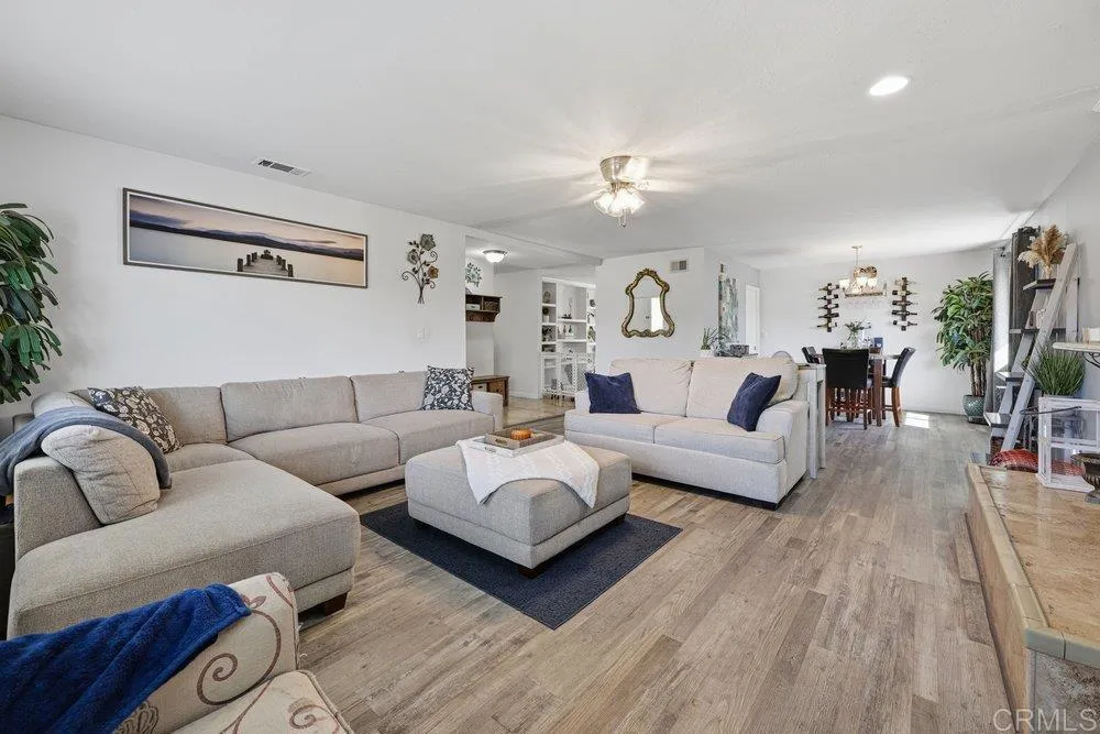 https://cdn.realtyfeed.com/cdn/127/307064024/0217654cd66d1f052eaf201468e1c562.webp