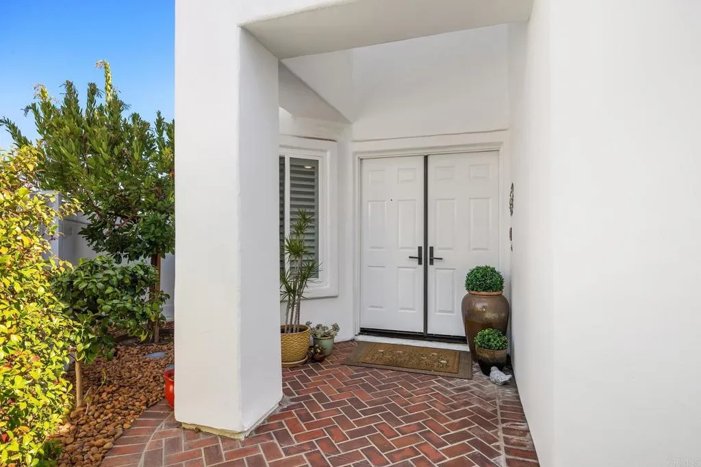 https://cdn.realtyfeed.com/cdn/127/307064026/2ff4b9bc8b12a4ff71cea5b3fd71247f.webp
