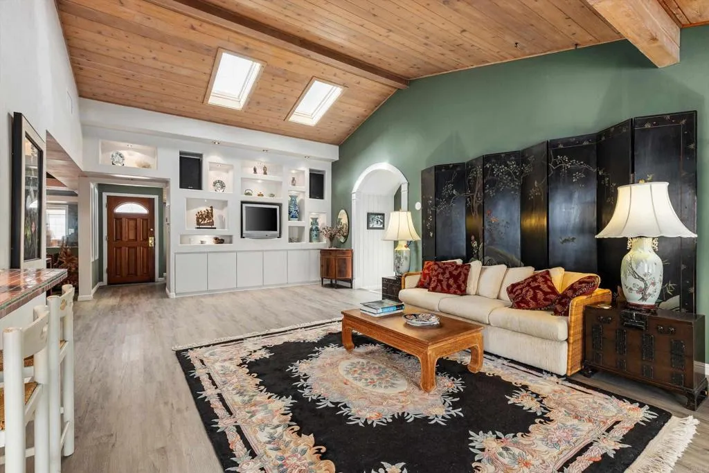 https://cdn.realtyfeed.com/cdn/127/307064049/1eea25f800d73db18874a02c2e7019f0.webp