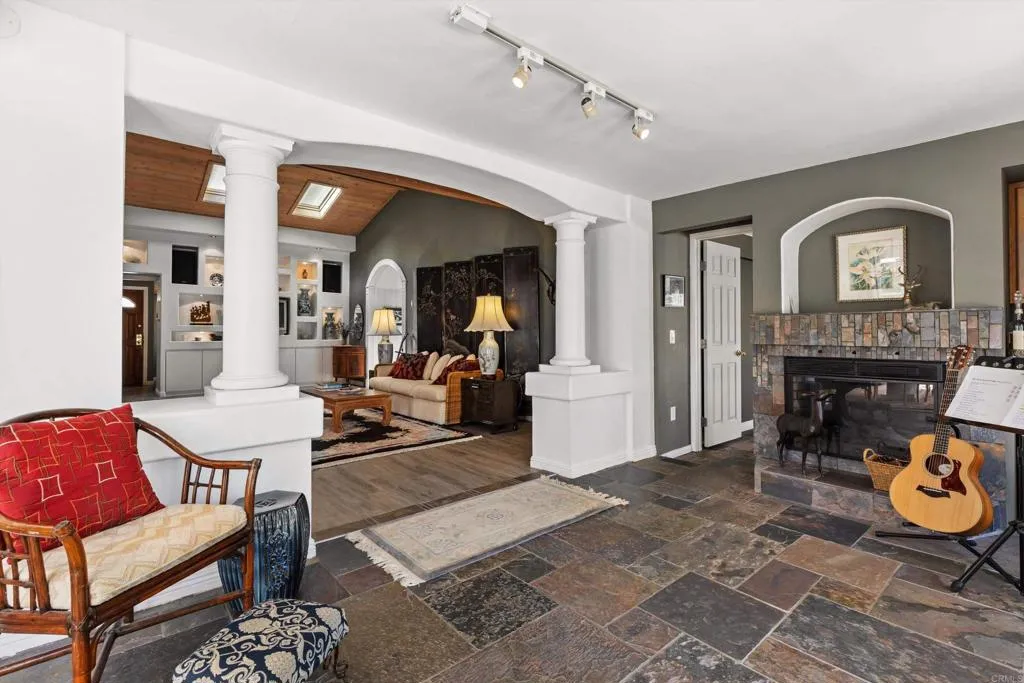 https://cdn.realtyfeed.com/cdn/127/307064049/2c402c8744351be0724c710c8c282ad6.webp
