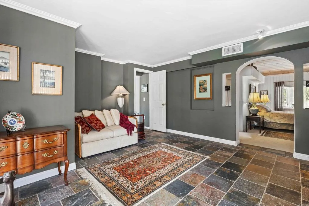 https://cdn.realtyfeed.com/cdn/127/307064049/577f415ea7cbcb1c83abb7f2baefc750.webp
