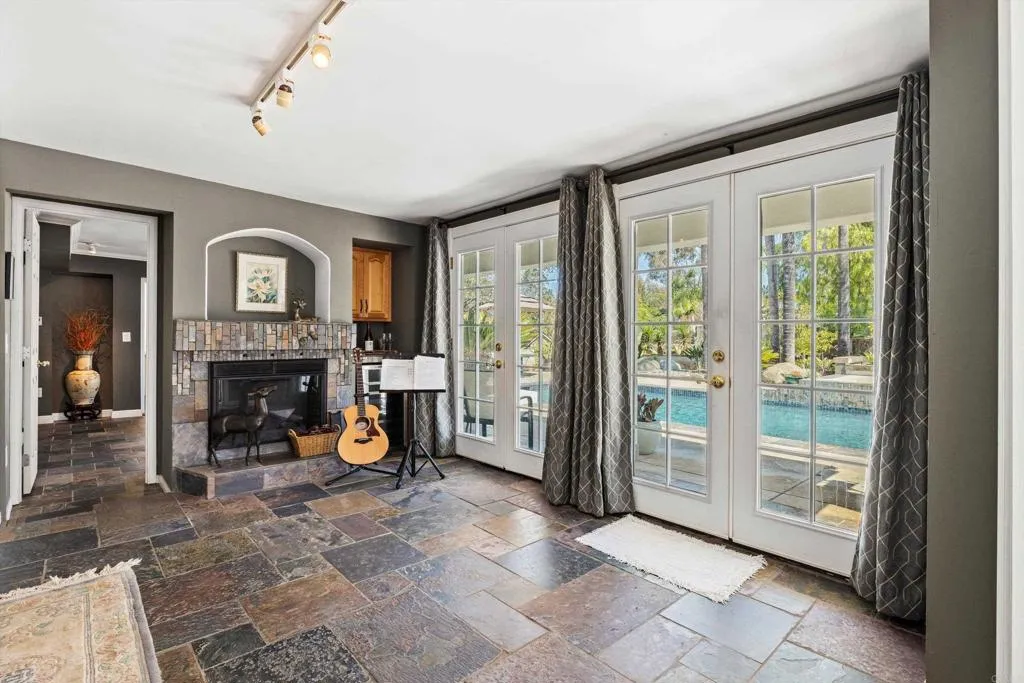 https://cdn.realtyfeed.com/cdn/127/307064049/5ab80bd5ff7b2834384e00d9035623a7.webp