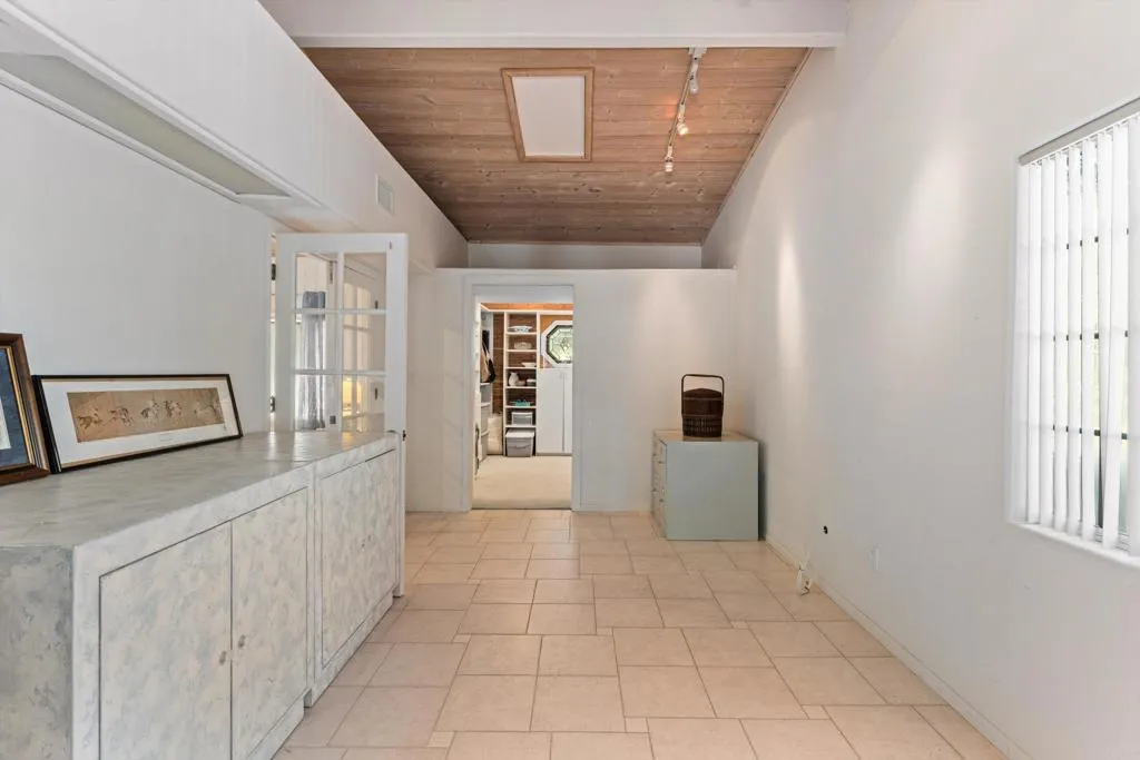 https://cdn.realtyfeed.com/cdn/127/307064049/87554c07d55bc10b1d8b7d85aaf61df1.webp