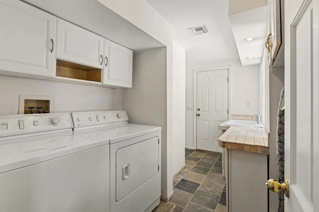 https://cdn.realtyfeed.com/cdn/127/307064049/8cd7c09a1651a7a689b66295c014a9a0.webp