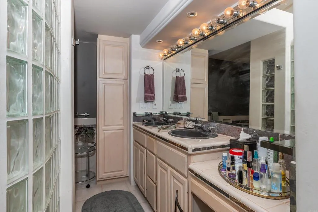 https://cdn.realtyfeed.com/cdn/127/307064049/91b1e8609d045973762e3b46f9204bb8.webp