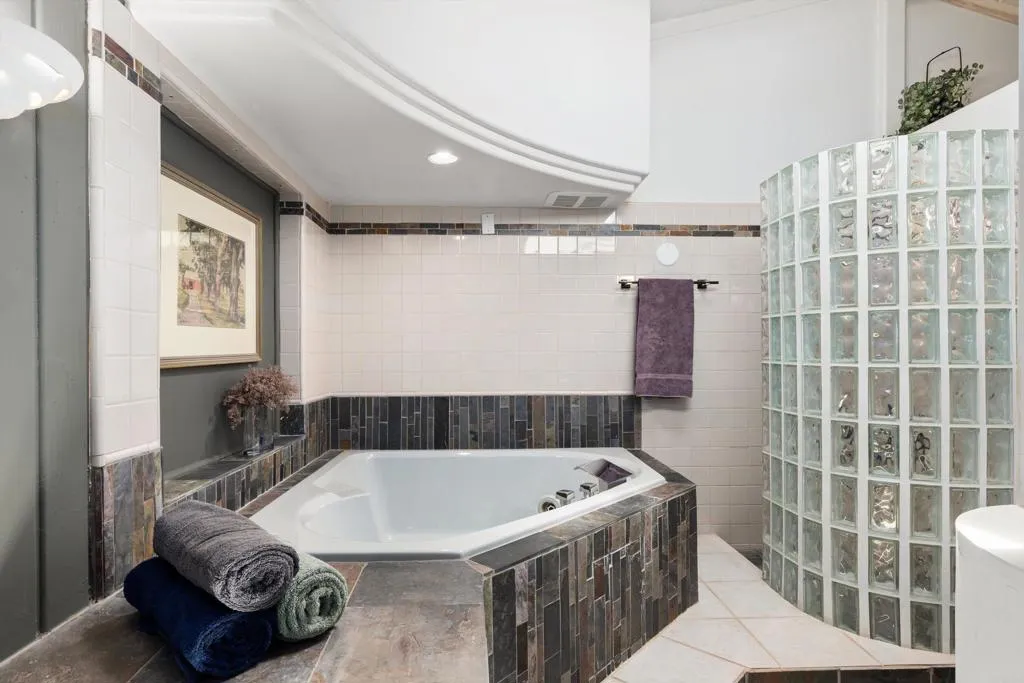 https://cdn.realtyfeed.com/cdn/127/307064049/f0a9135bc9af706e87a55dc3b3cccdd2.webp
