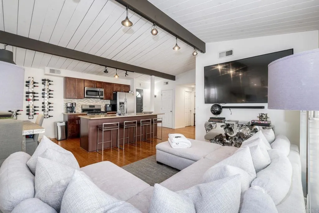 https://cdn.realtyfeed.com/cdn/127/307064108/008a4e88d16ed55ee214d1b5bfabe3b7.webp