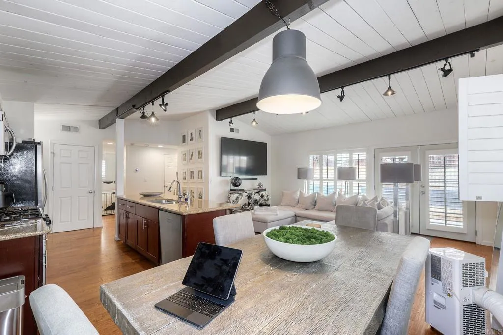 https://cdn.realtyfeed.com/cdn/127/307064108/0f3d1c9b909d57ec09fb54aad7b10ad9.webp