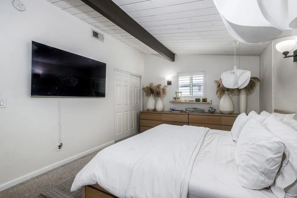 https://cdn.realtyfeed.com/cdn/127/307064108/aa8961132d7944abd32c85bbcf186851.webp