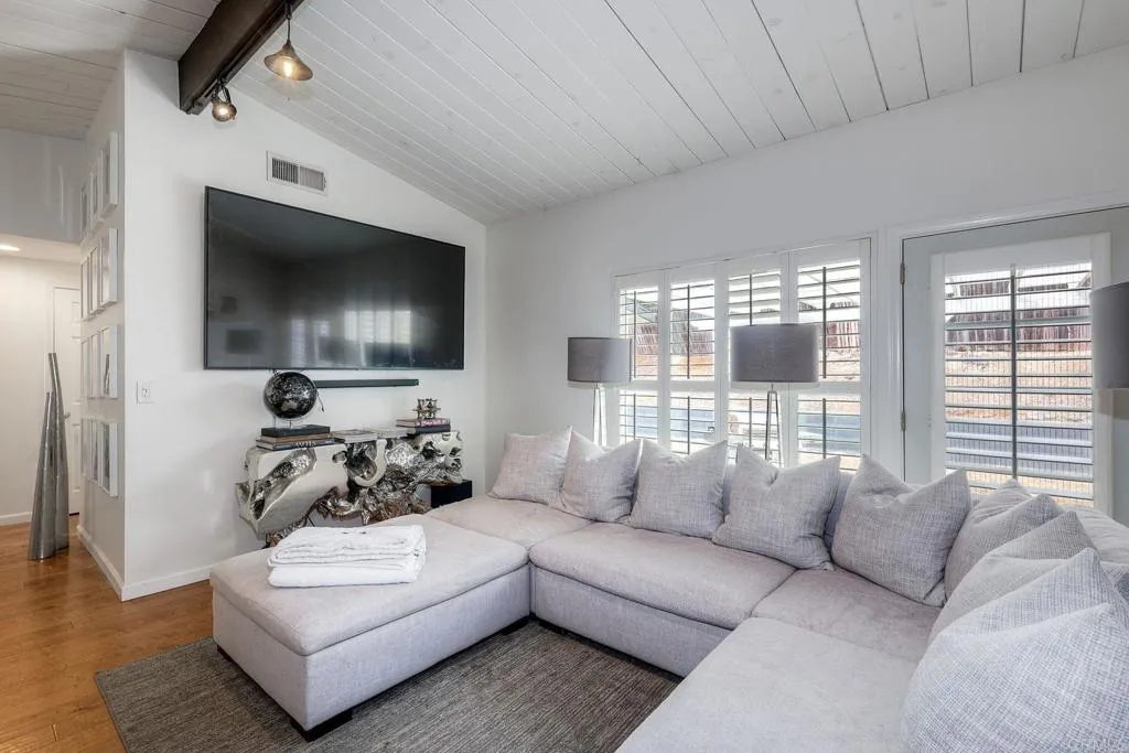 https://cdn.realtyfeed.com/cdn/127/307064108/c7249978f77e092f9c2c833914f72ace.webp