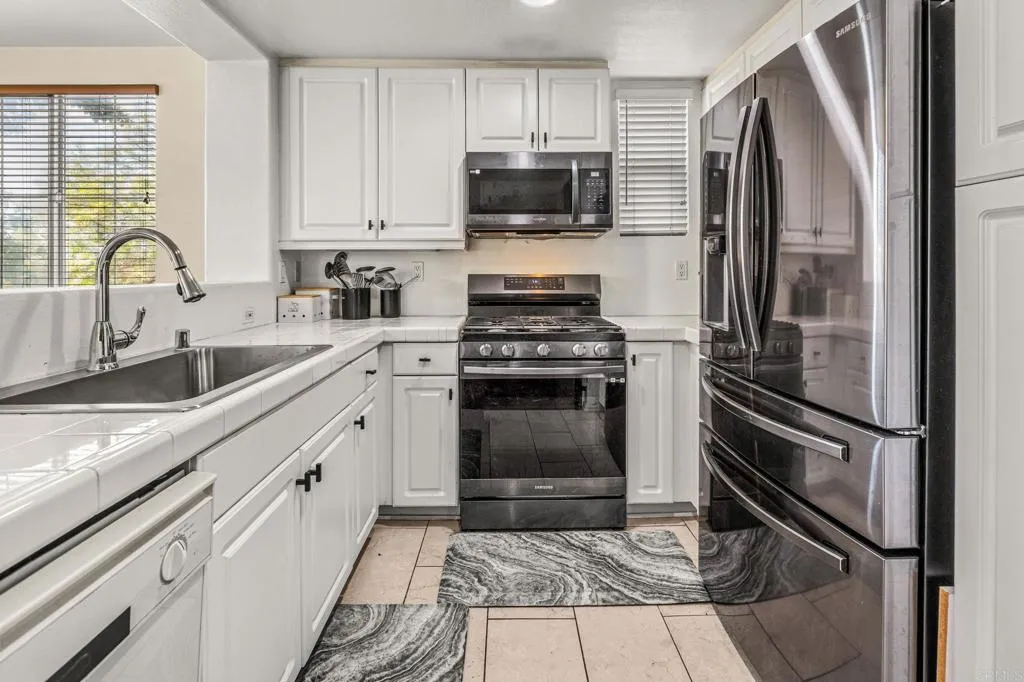 https://cdn.realtyfeed.com/cdn/127/307064151/ed0e1e9720344cfa04795ec79c09a192.webp