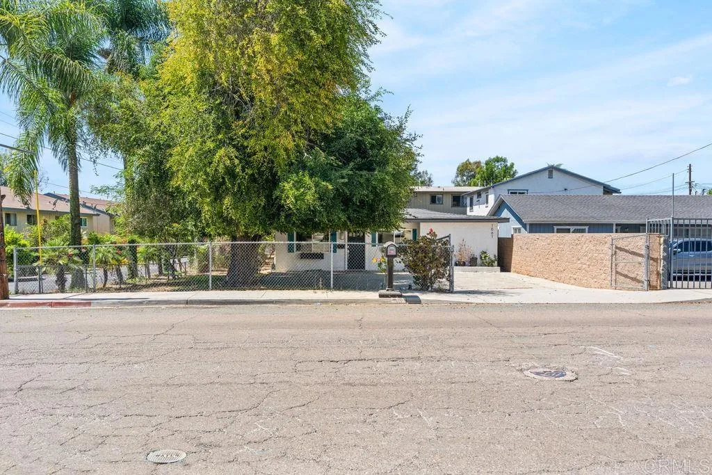 1061 Old Stage Road, Fallbrook, CA 92028 - Photo 2 of 42, Fallbrook, CA