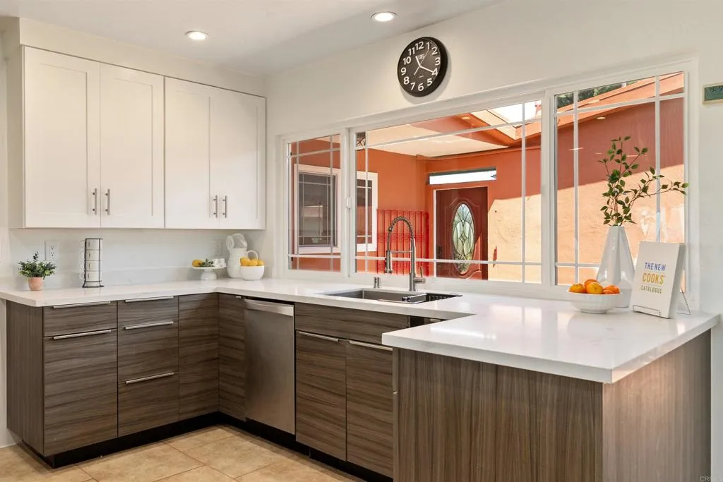 https://cdn.realtyfeed.com/cdn/127/307064315/721787bbbaf710ab84f631c11aa2c60c.webp