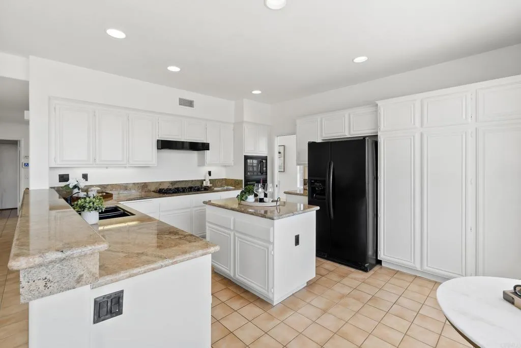 https://cdn.realtyfeed.com/cdn/127/307064384/6ae96e7f4203fca15d81691f9e617563.webp
