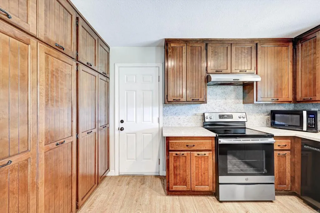 https://cdn.realtyfeed.com/cdn/127/307064420/6536f7d15d67248c964bd19491af37f6.webp