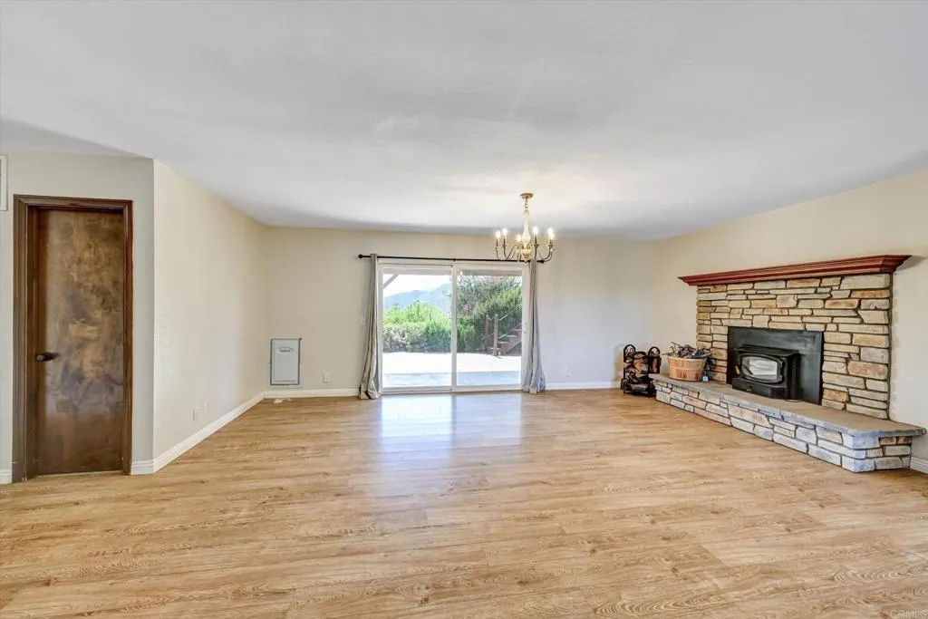 https://cdn.realtyfeed.com/cdn/127/307064420/8fa85526ec35668080c77cae6ca9d7ea.webp