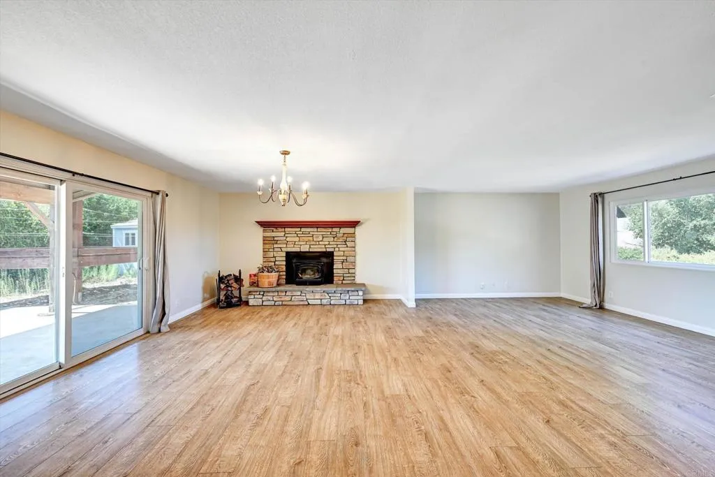 https://cdn.realtyfeed.com/cdn/127/307064420/d3ea1c826acfdb38cd4576f52fab1a24.webp
