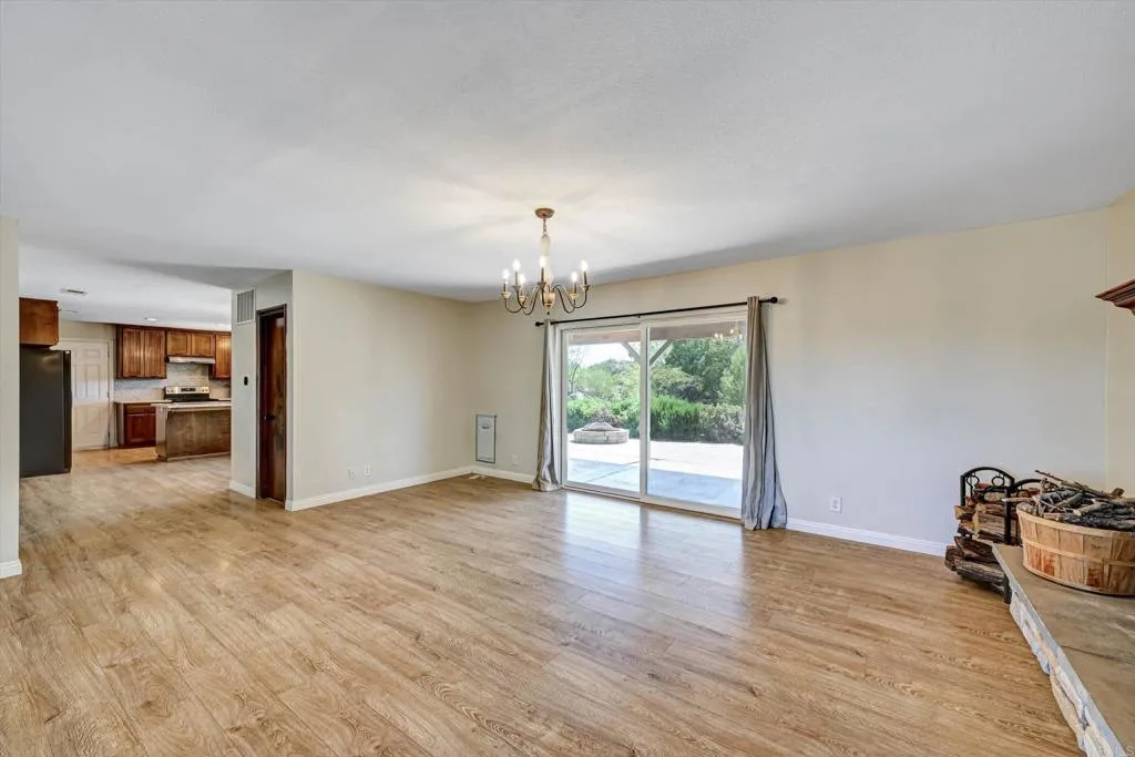 https://cdn.realtyfeed.com/cdn/127/307064420/e6a4c7404bb96ab239b162bad04a3f06.webp