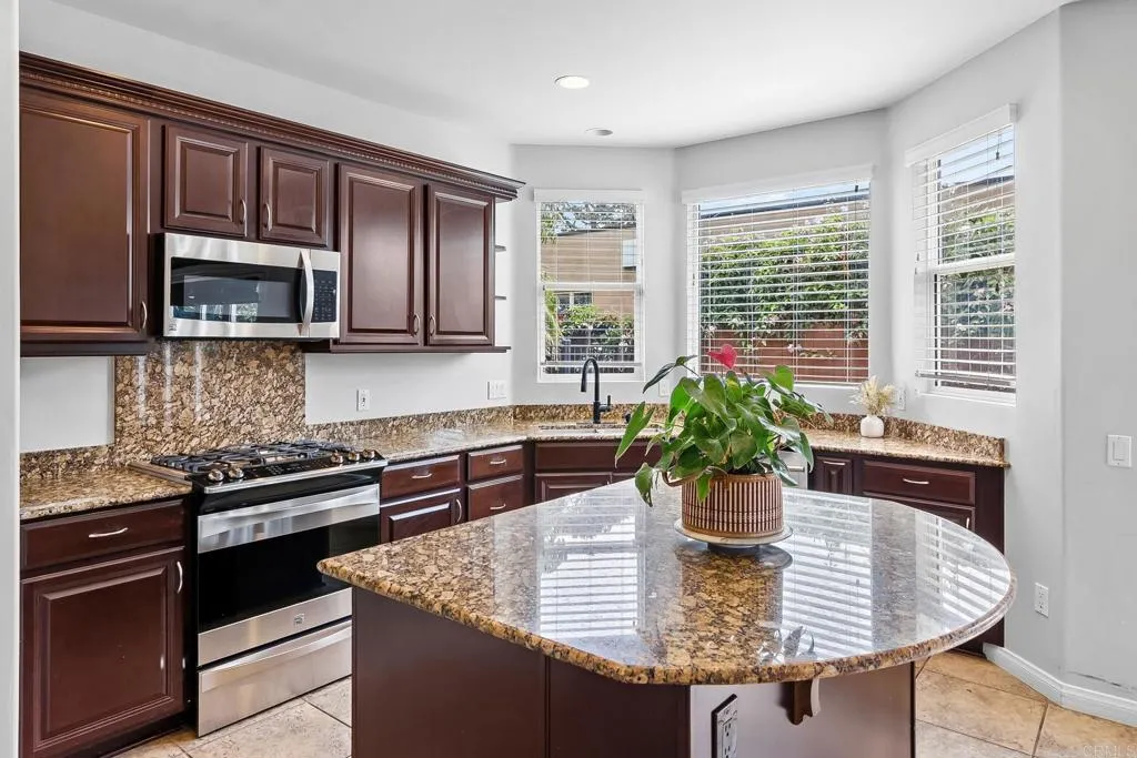 https://cdn.realtyfeed.com/cdn/127/307064424/393ed22a8348bb8db27aabbf153c0315.webp