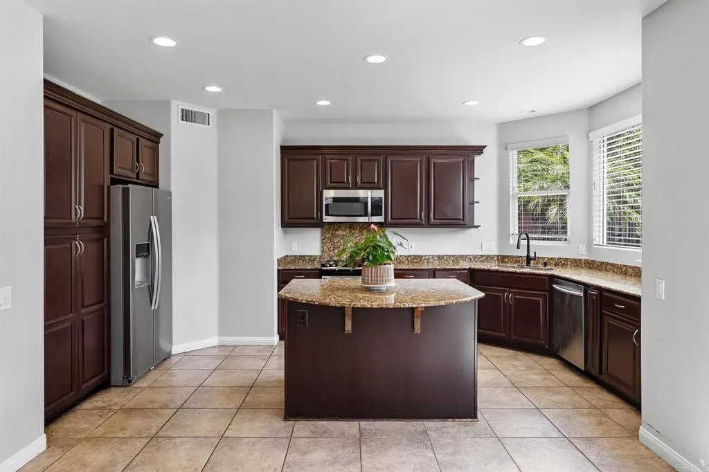 https://cdn.realtyfeed.com/cdn/127/307064424/3d2e53eb0e37730874a01a6fed619f9f.webp