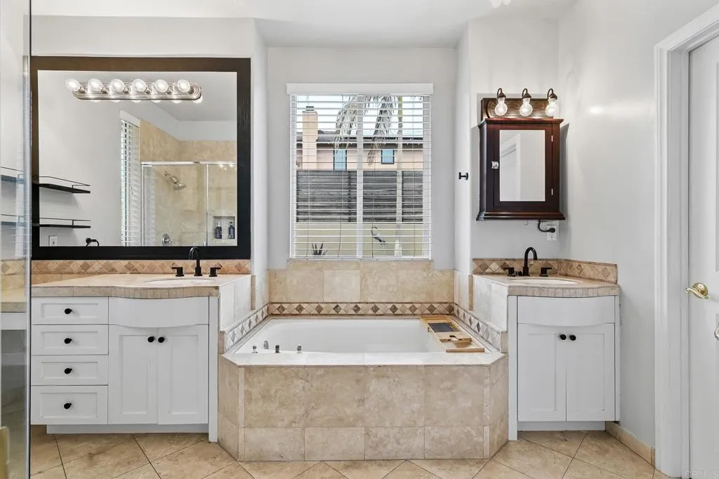 https://cdn.realtyfeed.com/cdn/127/307064424/432061ad8db05b93cfa53cc95de124f2.webp