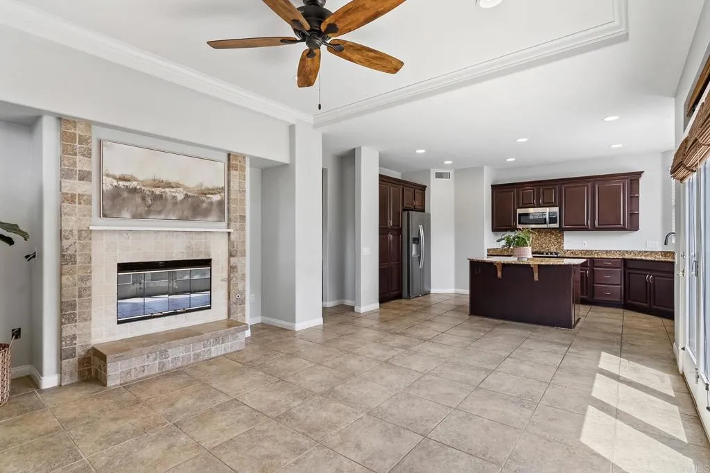 https://cdn.realtyfeed.com/cdn/127/307064424/5dbdc76bd2b214db994eca3d7a8f32c2.webp