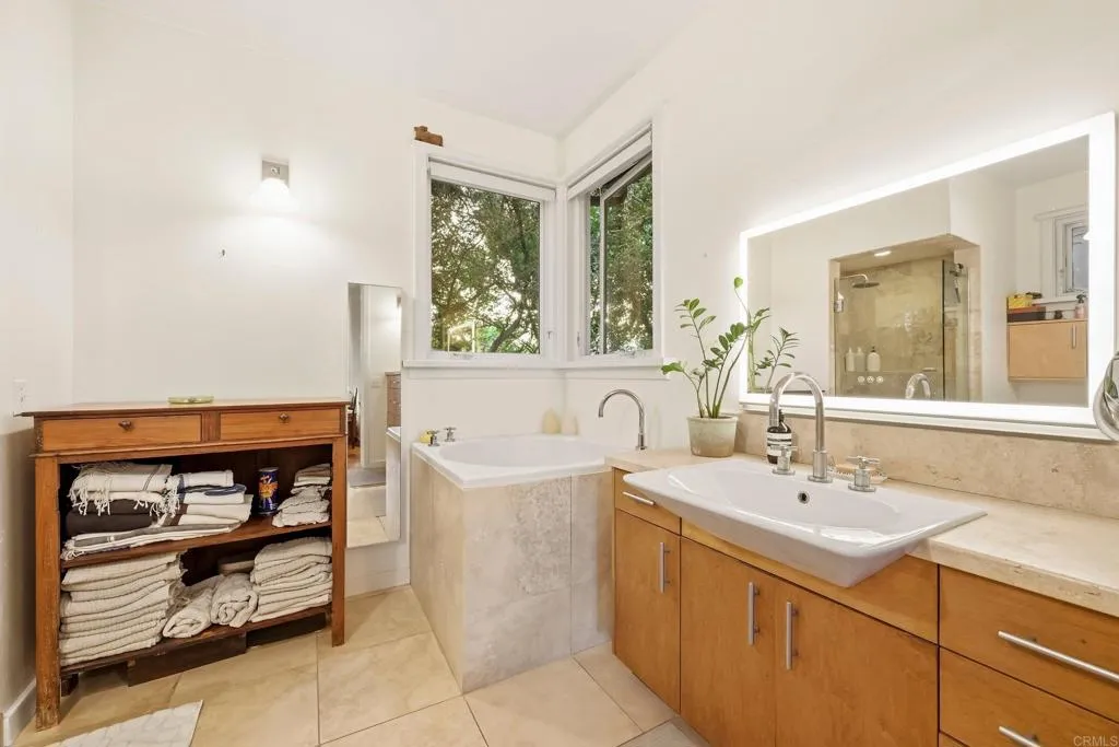 https://cdn.realtyfeed.com/cdn/127/307064432/5e08596a2448deed012278102bd92f93.webp