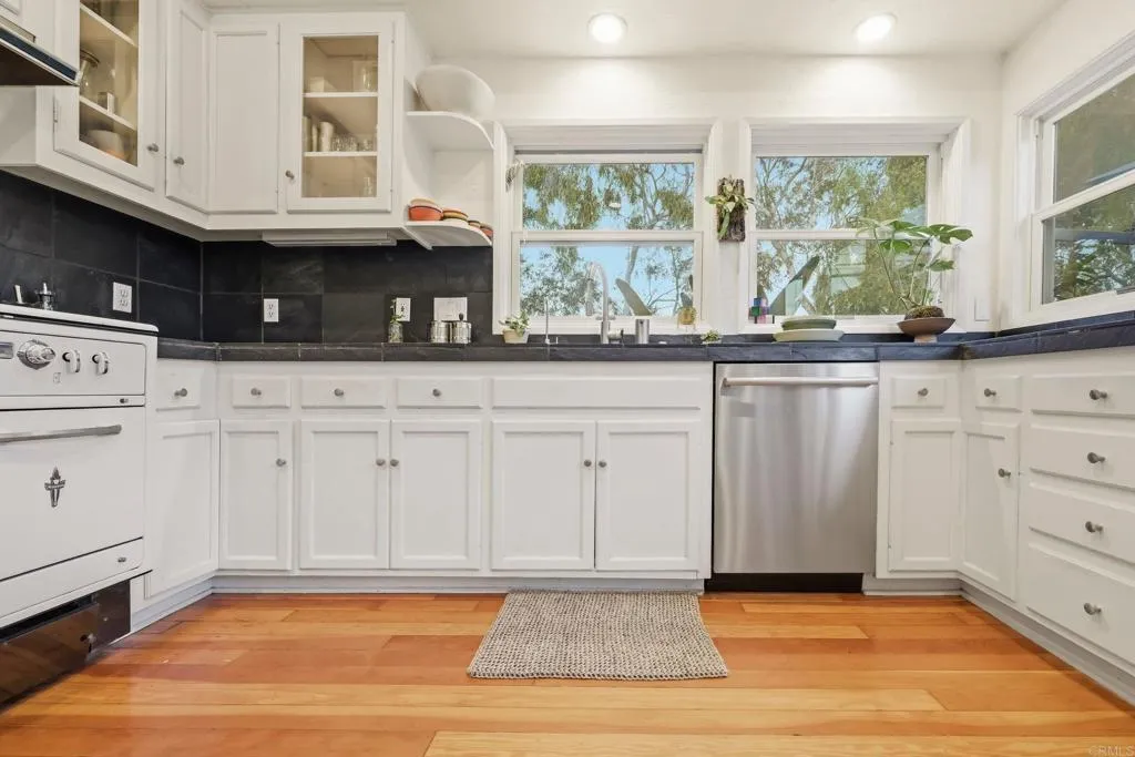 https://cdn.realtyfeed.com/cdn/127/307064432/ffc4ccbf836b6b6a8df977d6654339a8.webp