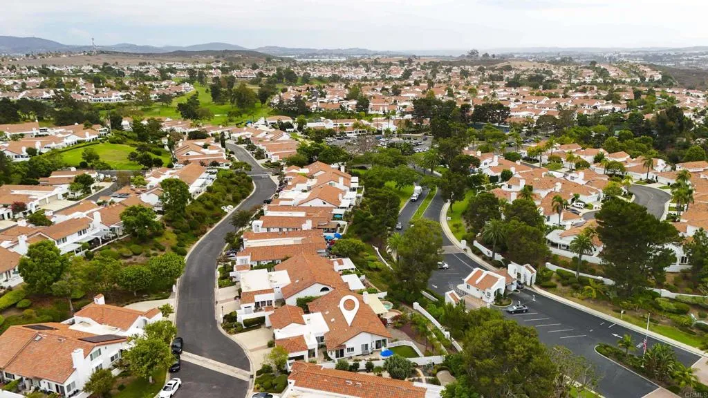 https://cdn.realtyfeed.com/cdn/127/307064452/b14abb9d913ae121f9f3402b3a1f0816.webp