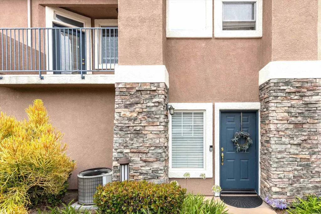 9615 W Canyon Unit 1, San Diego, CA 92123 - Main photo, San Diego, CA
