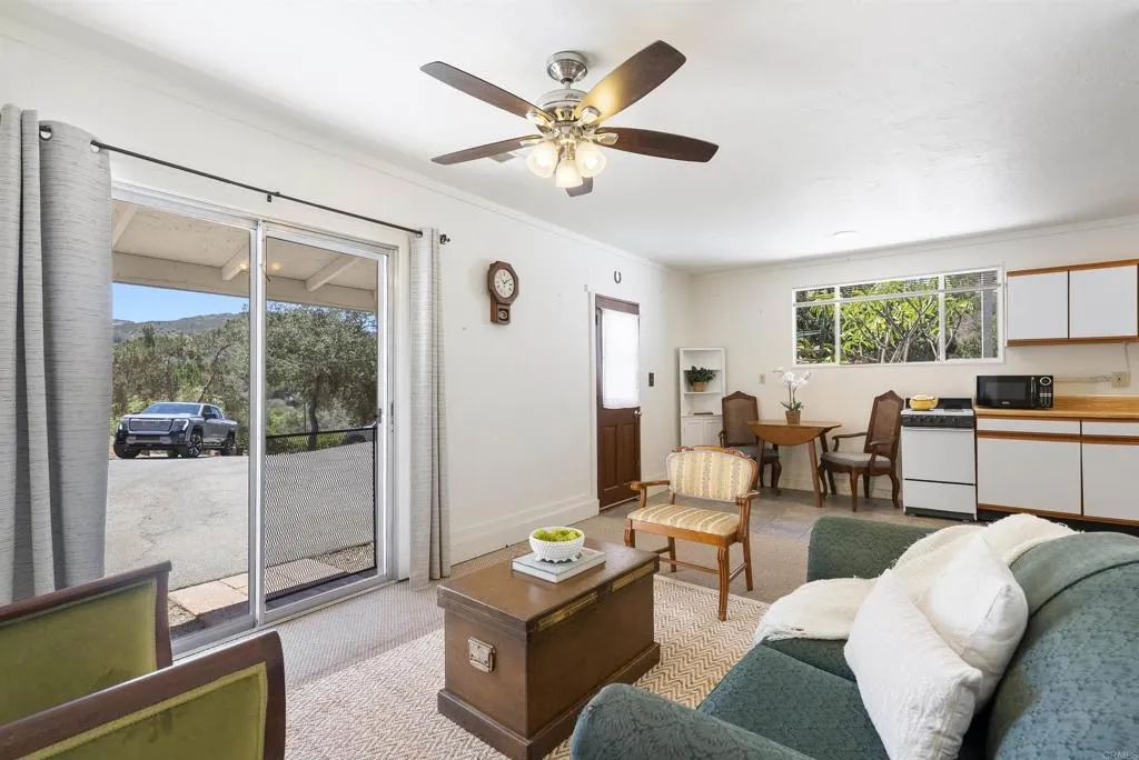 https://cdn.realtyfeed.com/cdn/127/307064636/c9066015bc85faf997cc1d46302d17c4.webp