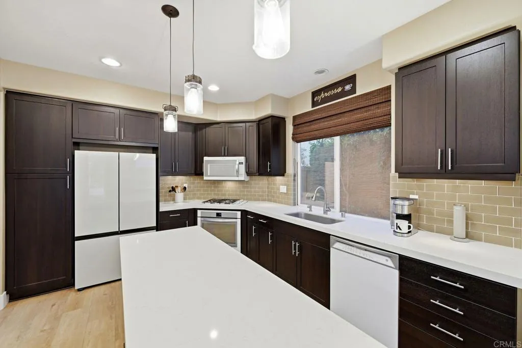 https://cdn.realtyfeed.com/cdn/127/307064655/115324c9ad8c908677ce9384415a8220.webp